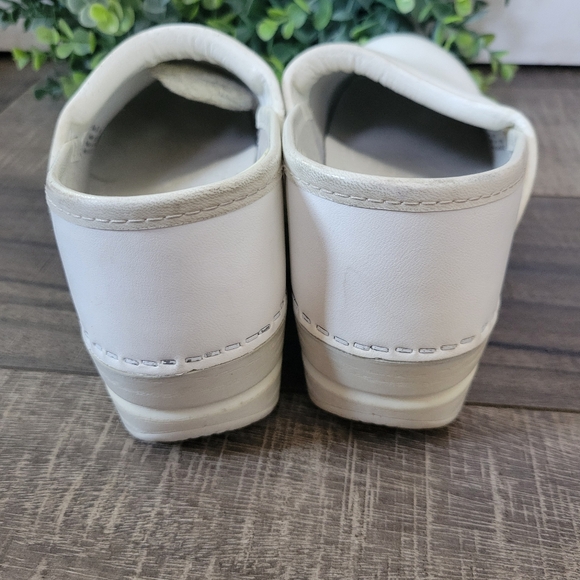Dansko Professional White Leather Nurse Slipon Clogs Women's EU 36 US 5.5/6 - Picture 6 of 9